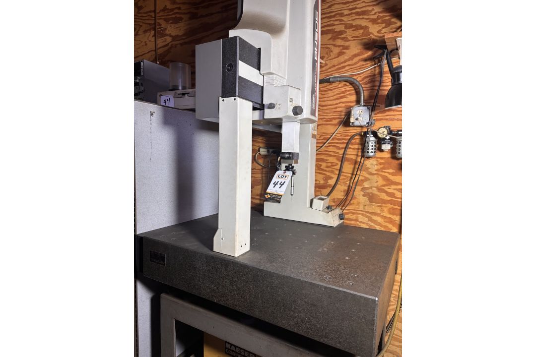 Lot 44: Mitutoyo coordinate measuring machine
